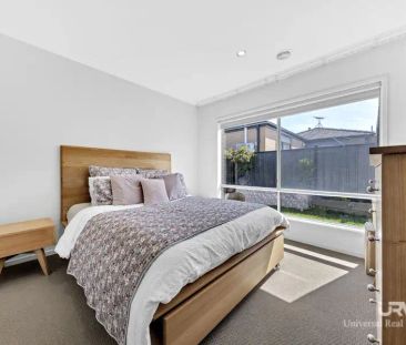 “Stylish &amp; Spacious Family Home in Craigieburn!” - Photo 2
