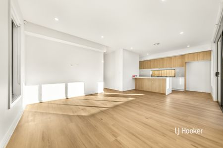 18 Taihu Road, Wyndham Vale VIC, Belconnen - Photo 4
