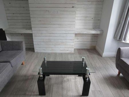 Bedroom Semi Detached House In Charminster, BH8 - Photo 2