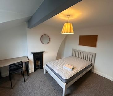 *One room available* 6 bedroom house - Photo 3
