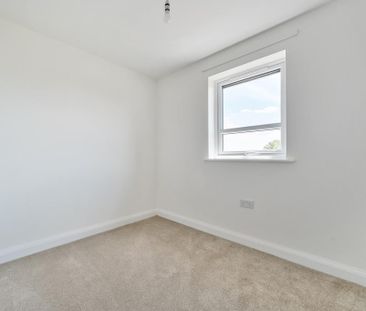 4 bedroom detached house to rent - Photo 3