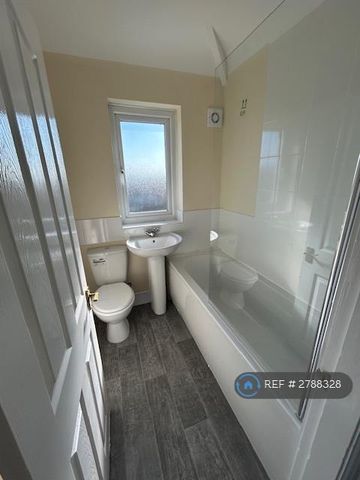 2 bedroom semi-detached house to rent - Photo 5