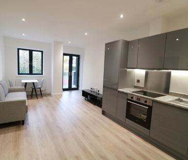 Broadoaks, Streetsbrook Road - Photo 3