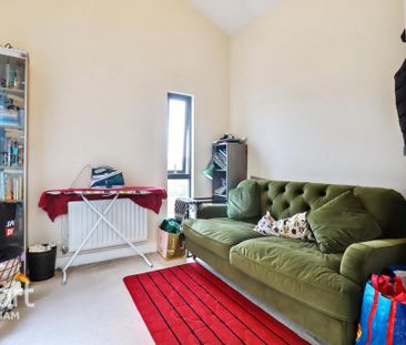 4 bedroom end of terrace house to rent - Photo 5