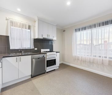 Modern Comfort in Prime Wendouree Location - Photo 6