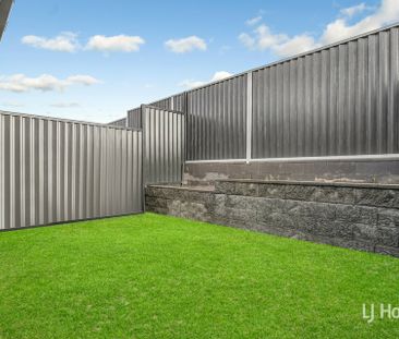 2 Bedroom Flat in Riverstone! - Photo 4
