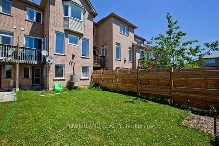 Townhouse For Lease | N8007330 - Photo 4