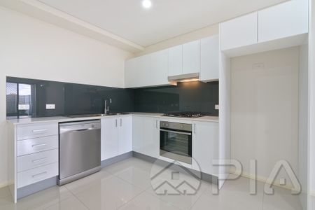 Spacious Two Bedrooms Apartment For Lease ! - Photo 3