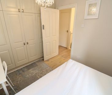 Room in a Shared House, Woodstock Terrace, E14 - Photo 1