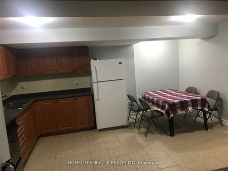 For Lease - 93 Whitehouse Crescent, Brampton, Ontario - Photo 4