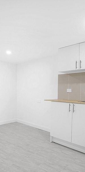 Studio in prime location- Access via Ryedale lane - Photo 1