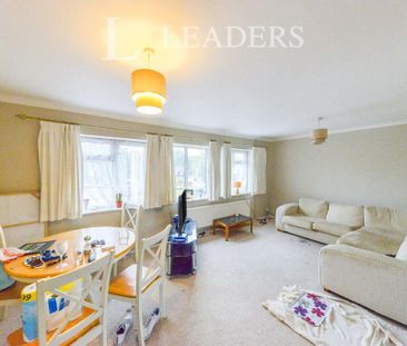 3 bedroom flat to rent - Photo 3