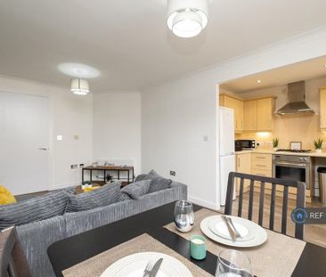 2 bedroom flat to rent - Photo 2