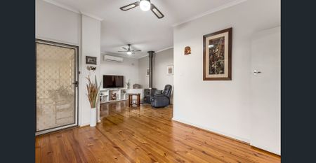 Beautifully Maintained Family Home with Outdoor Entertaining - Photo 4