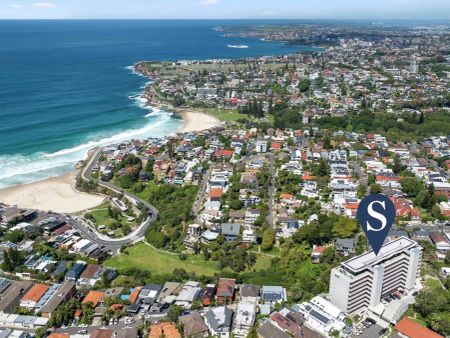 Stylish One-Bedroom Designer Beachside Apartment with Spectacular Views and Secure Parking - 6 Month Lease - Photo 3