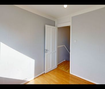 3 Bed Terraced House, Greyhound Terrace, SW16 - Photo 2