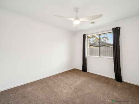 Lovely Family Home with Great Shedding! - Photo 4