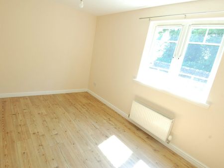 Flat to rent on - Photo 2