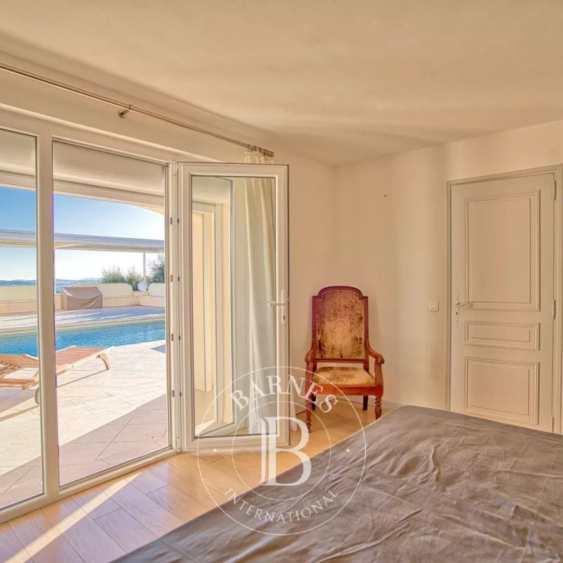 LOCATION SAISONNIÈRE - SAINTE-MAXIME - PROPRIÉTÉ AVEC 5 SUITES - APPARTEMENT DE SERVICE - JACUZZI - PISCINE - Photo 1