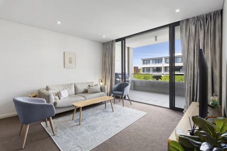 Spacious & Stylish Apartment in Sought-After Kingston Place - Photo 2