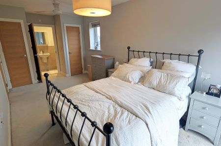 Jelley Way, Woking, Surrey, GU22 - Photo 5