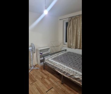 Room in a Shared House, Fanshawe Avenue, IG11 - Photo 1