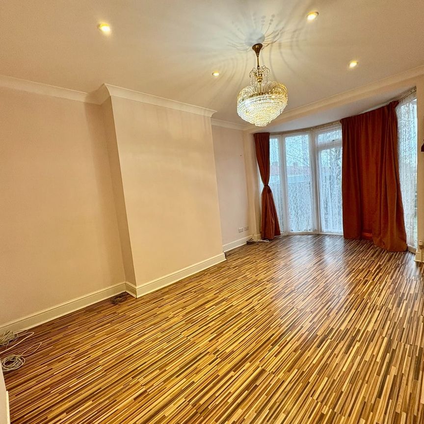 2 Bed Maisonette, Lyne Court, NW9 - Photo 1
