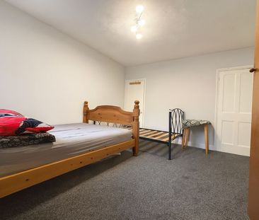 3 Bedroom House To Let - HP12 - Photo 6