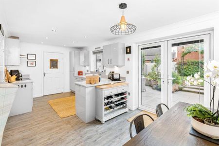 4 bedroom detached house to rent - Photo 3