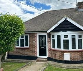2 bedroom semi-detached house to rent - Photo 5