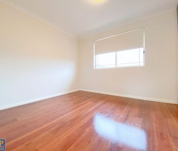Newly renovated ultra-convenient yet quiet, oversized Townhouse - Photo 1