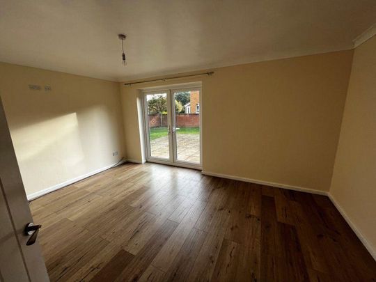 4 bedroom detached house to rent - Photo 1