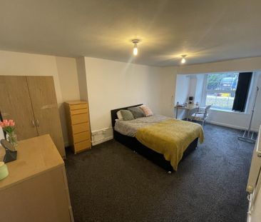 12 bedroom house share to rent - Photo 2