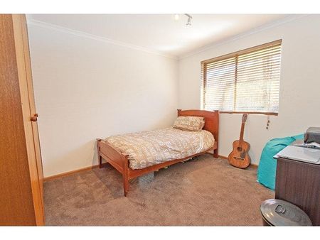 Comfortable Two Bedroom Unit - Photo 3