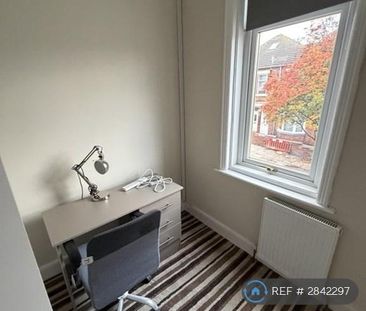 1 bedroom in a house share to rent - Photo 4