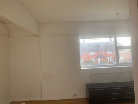 3 Bed Semi-Detached House, Beechdale Roaf, NG8 - Photo 2