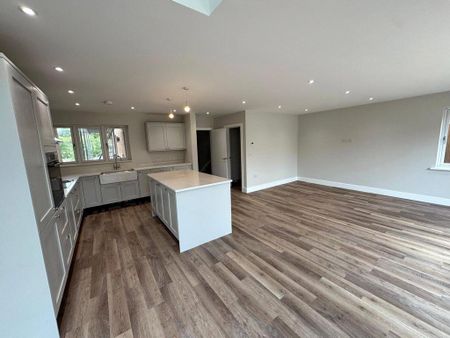 4 bedroom detached house to rent - Photo 2