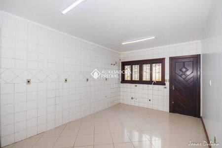 Casa com 4 quartos e 227m² para alugar em Marechal Rondon, Canoas. - Foto 3
