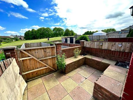 3 bedroom terraced house to rent - Photo 3