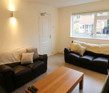 5 bedroom detached house to rent - Photo 2