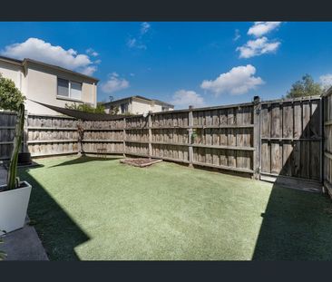 OPPOSITE CAULFIELD PARK! - Photo 5