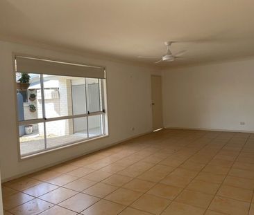 Private duplex in popular Paradise Point - Photo 1