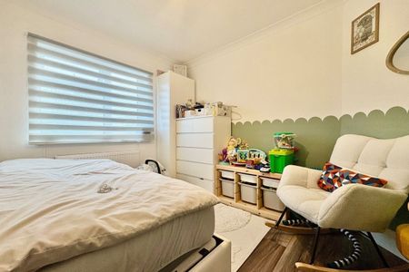 River Avenue, HODDESDON - Photo 2