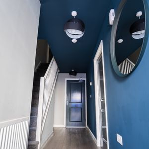 8 Bedroom house 5 with ensuite 3 rooms share 1 bathroom Room 3 - Photo 3