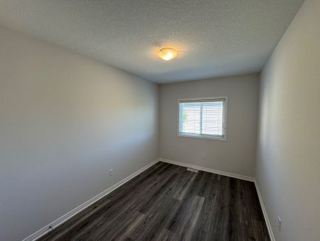 For Lease - 3186 Singleton Avenue Unit# 46, London South, Ontario - Photo 3