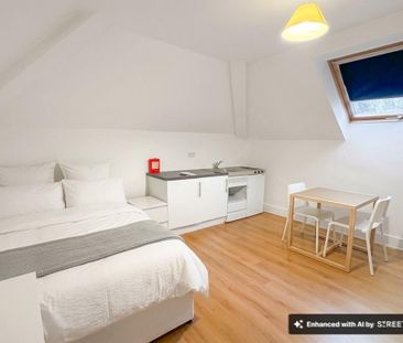 Studio to rent - Photo 1