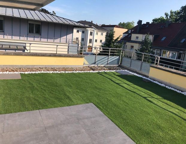 Exklusive 1-Zimmerwohnung mit großer Dachterrasse + EBK - Foto 1