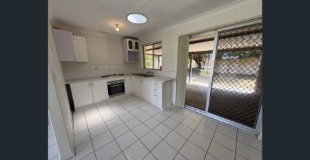 Spacious backyard - Photo 5