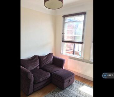 2 bedroom maisonette to rent - Photo 2