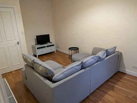 2 Bed Flat, Pitt Street, EH6 - Photo 2